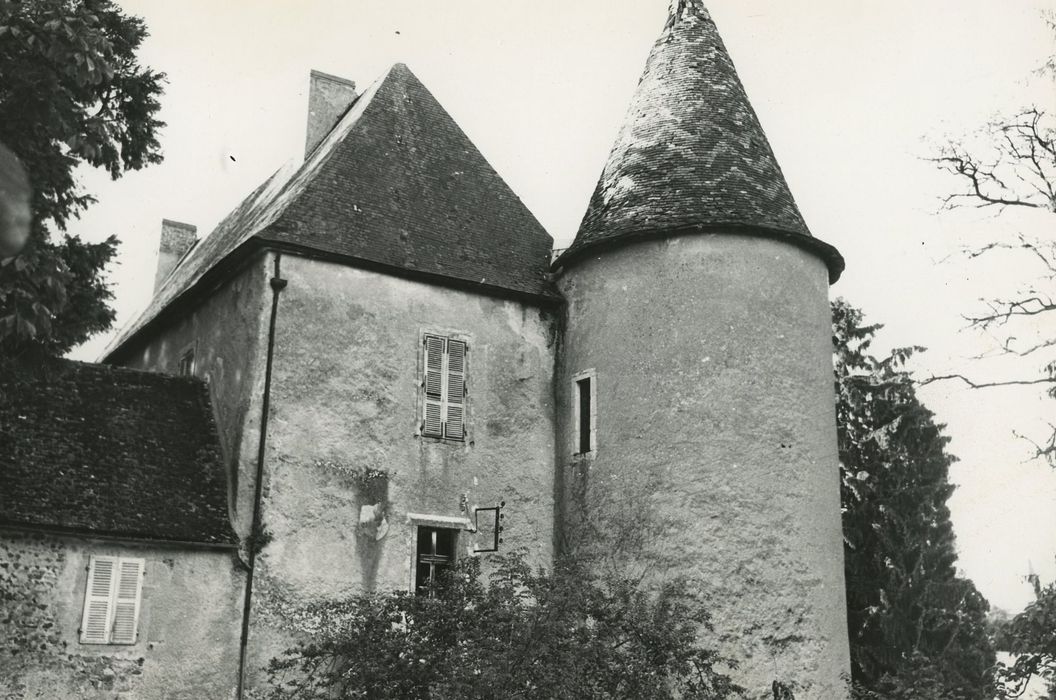 Château : Corps de logis, façade sud, vue partielle