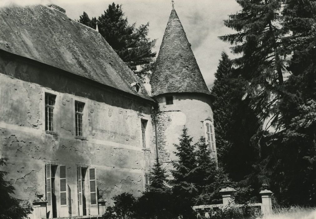 Château : Façade est, vue partielle