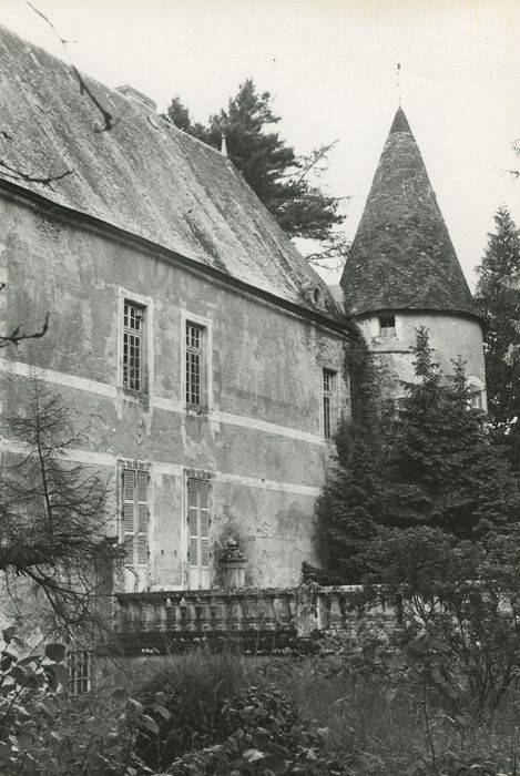 Château : Façade est, vue partielle