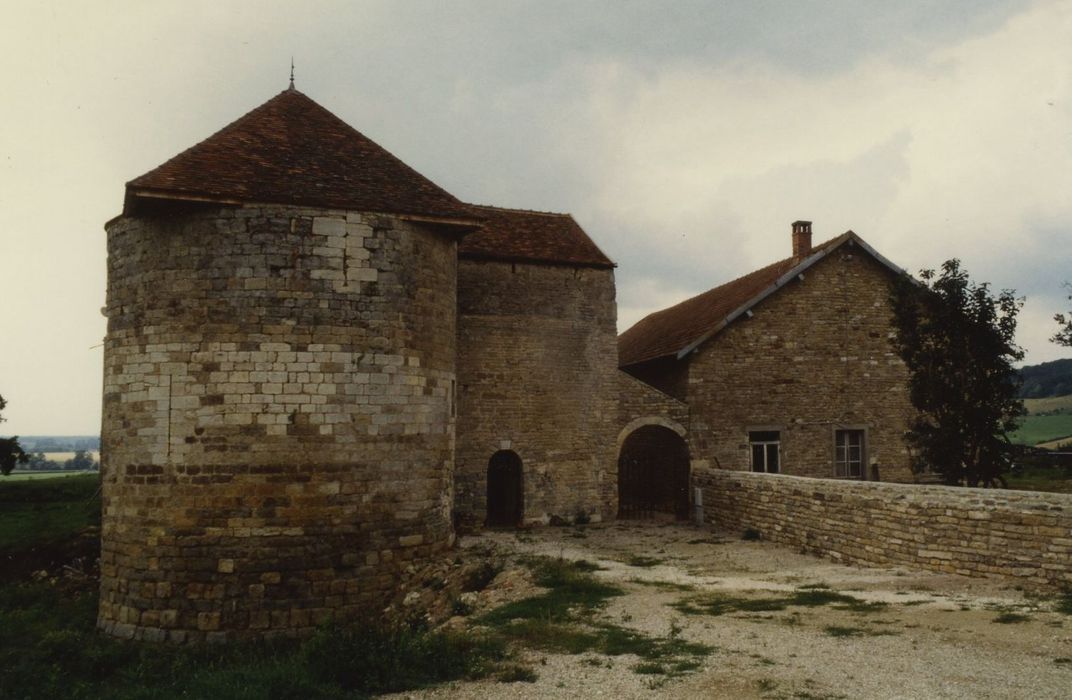 Château de Chevigny : Ensemble est, vue générale