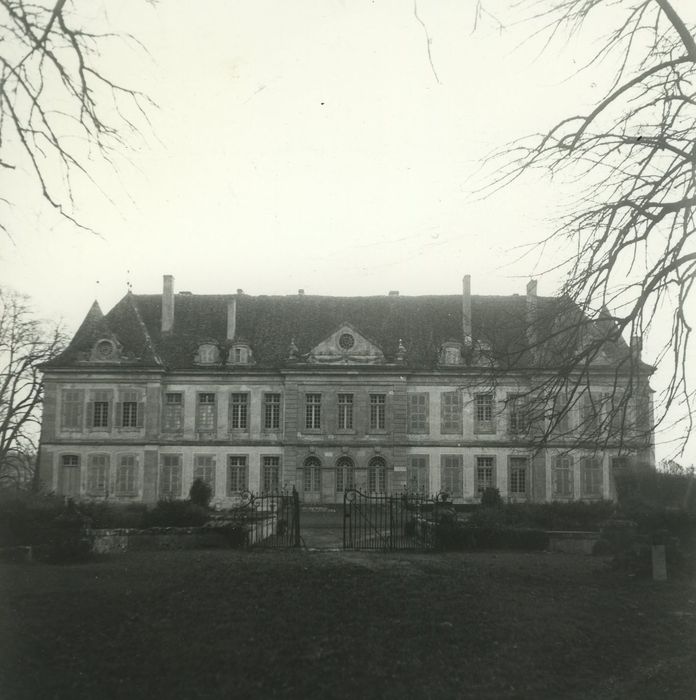 Château : Façade est, vue générale