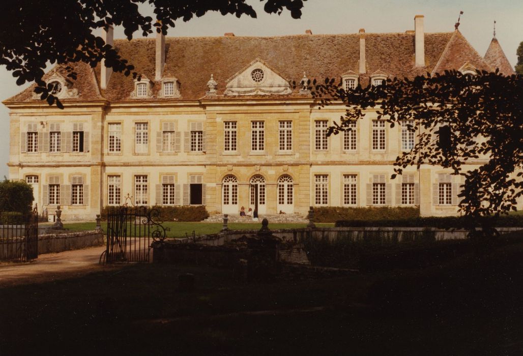 Château : Façade est, vue générale