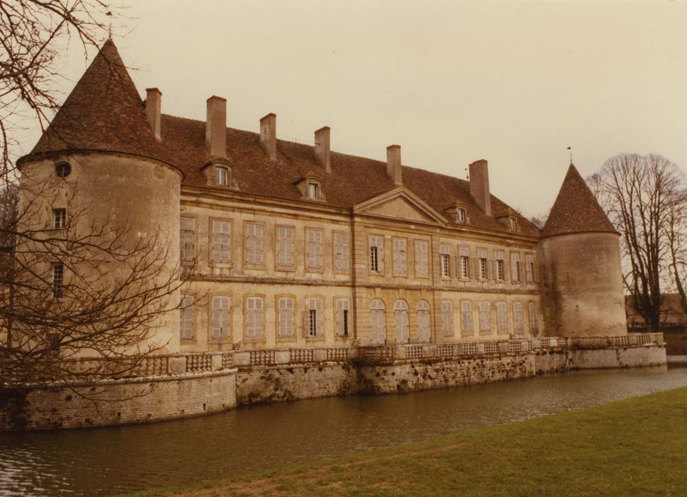 Château : Façade ouest, vue générale