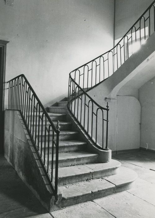 Château : Escalier secondaire, vue partielle