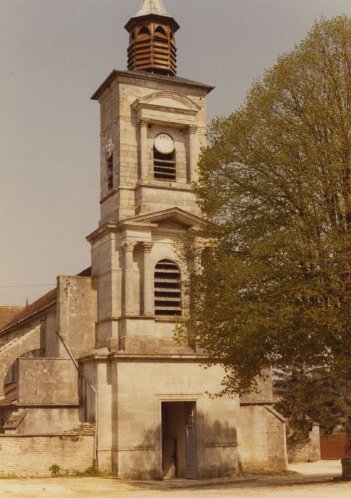 Eglise Sainte-Croix : Façade sud, vue générale