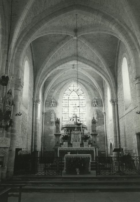 Eglise Sainte-Croix : Choeur, vue générale