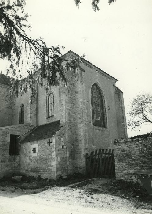 Eglise Sainte-Croix : Chevet, vue générale