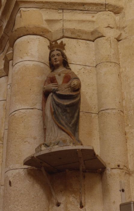 statue : Sainte non identifiée