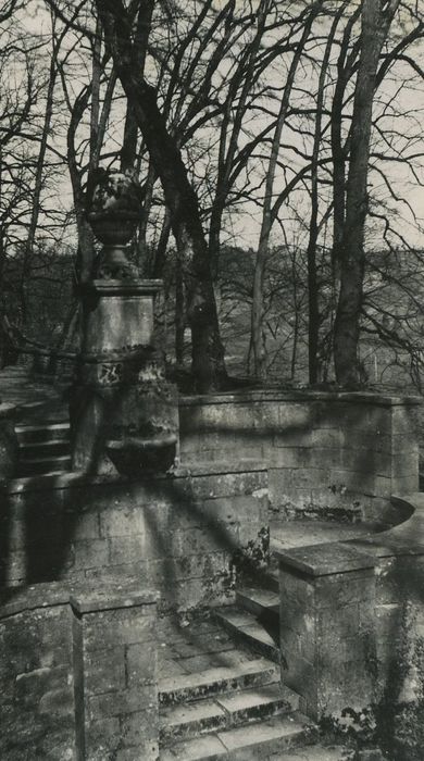 Château de Buffon : Parc, escalier, vue partielle