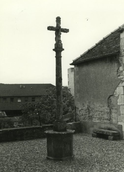 Maison de l'Arquebuse : Croix monumentale, vue générale