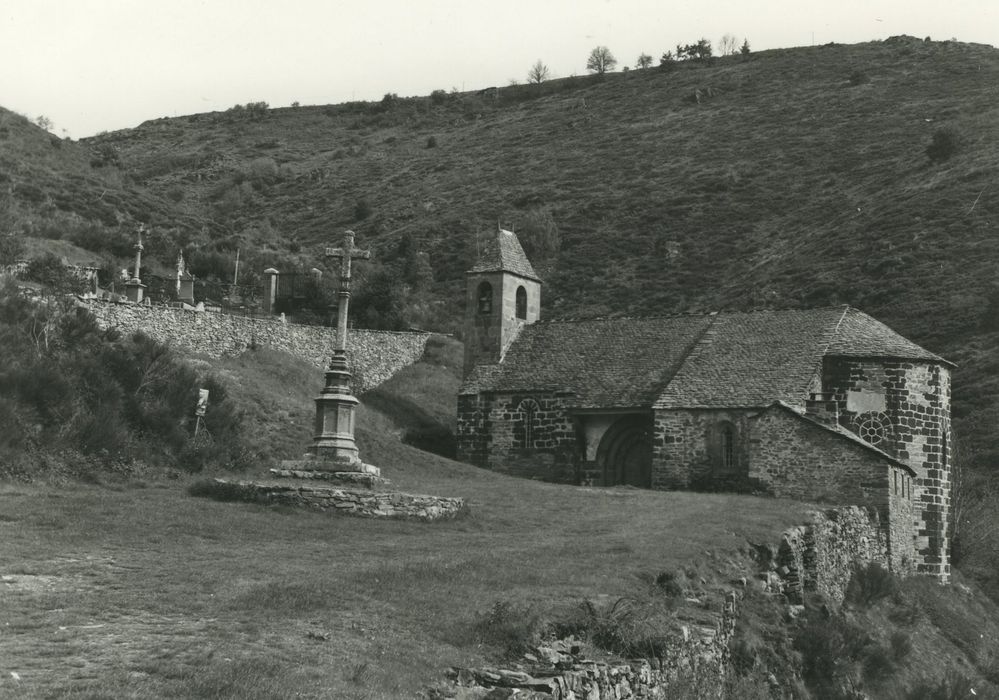 Eglise Saint-Illide : Ensemble sud-est, vue générale