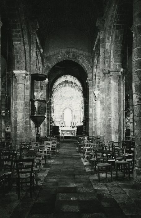 Eglise Saint-Thyrse : Nef, vue générale