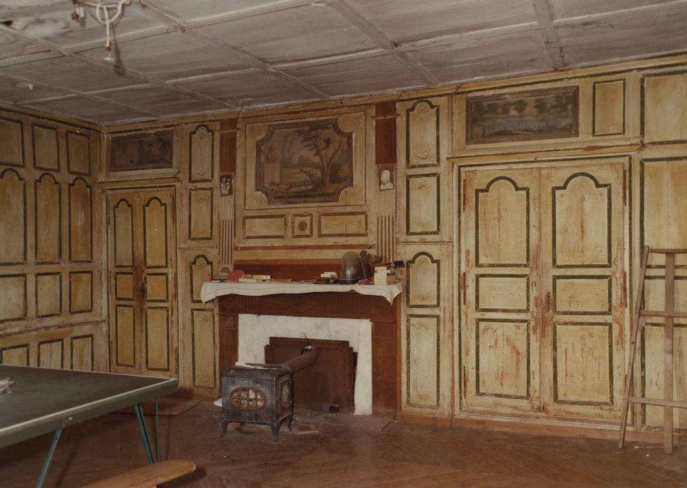 Château de la Trémolière : 2e étage, salle sud, vue partielle des lambris de revêtement