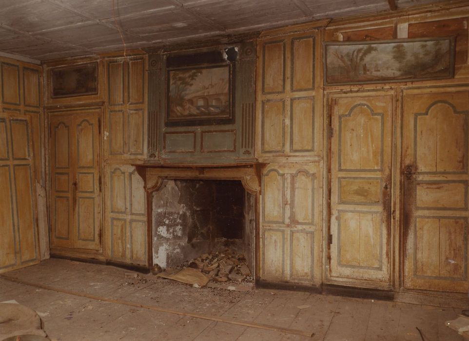 Château de la Trémolière : 2e étage, salle nord, vue partielle des lambris de revêtement