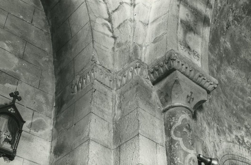 Eglise Saint-Nicolas : Choeur, détail d’un chapiteau