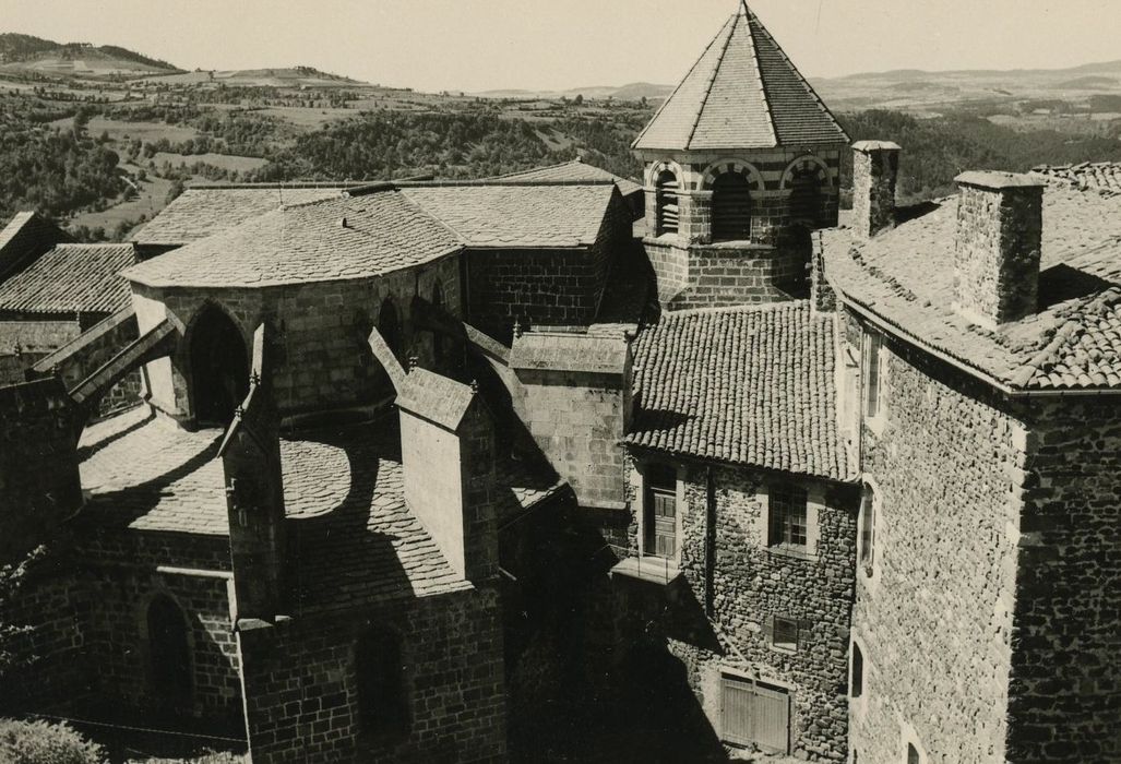 Ancienne église abbatiale Saint-Théofrede : Chevet, vue partielle