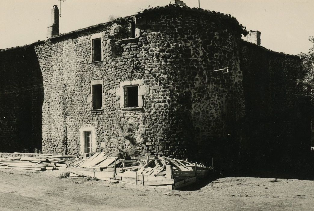 Ancien château abbatial : Façades nord et est, vue partielle