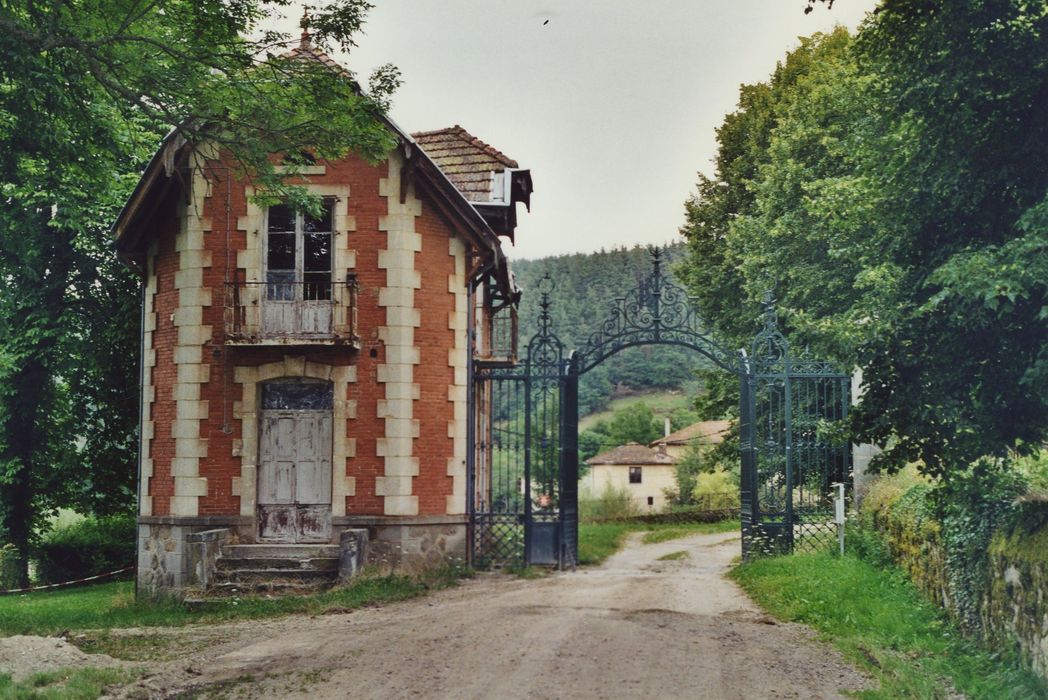 Château de Martinas : Pavillon d’entrée, façade ouest, vue générale