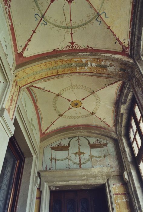 Château de Martinas : Rez-de-chaussée, passage d’entrée, peintures monumentales, vue partielle