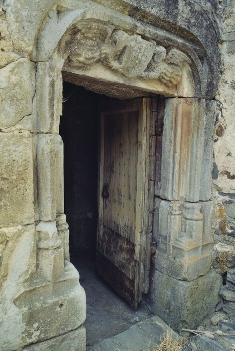 Maison Mate : Porte d’accès à la tourelle d’escalier, vue générale