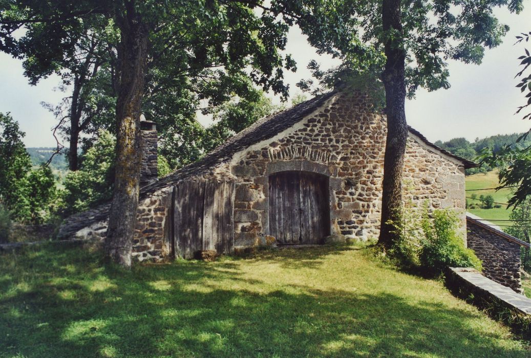 Maison Sauron : Façade ouest, accès à la grange