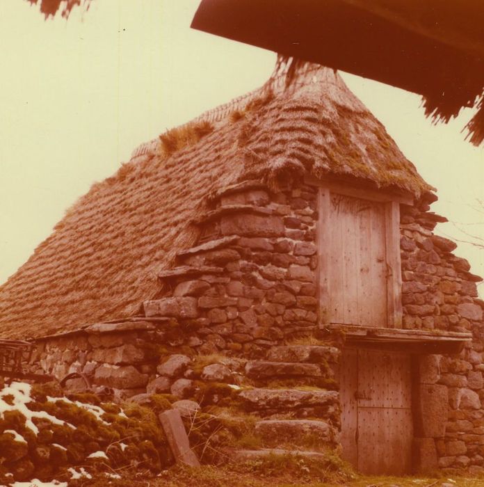 Ferme dite Ferme Perrel : Bûcher, vue générale