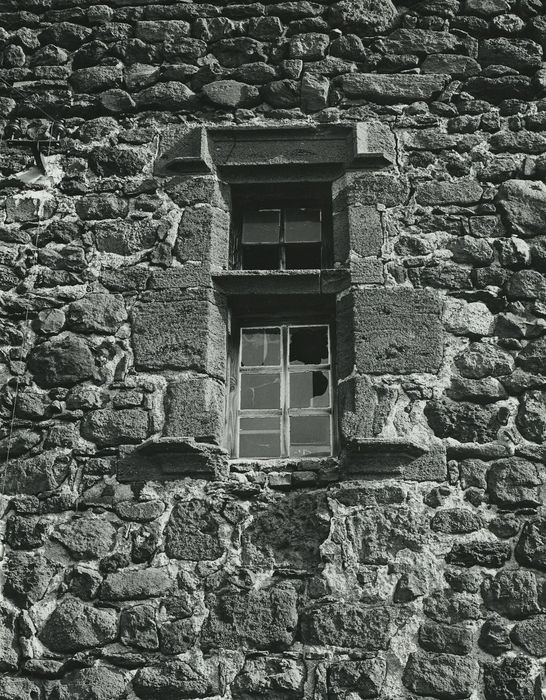 Maison forte ou château de Coubladour : Façade sud, détail d’une baie