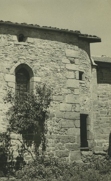 Eglise de la Nativité de la Sainte Vierge : Façade latérale sud, vue partielle