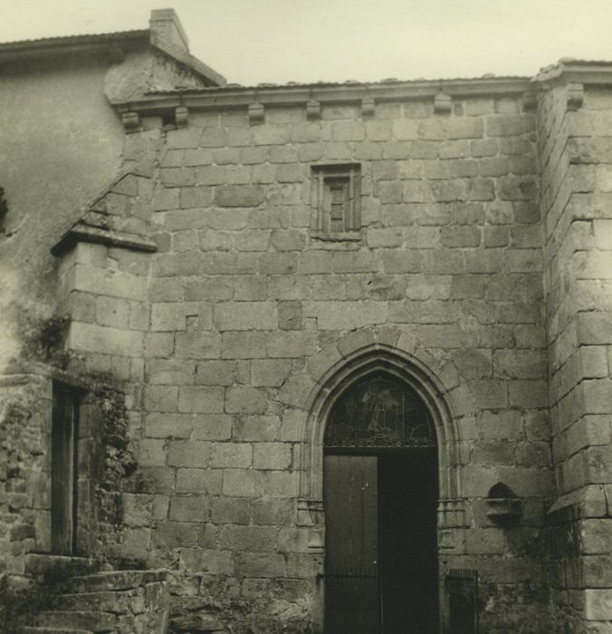 Eglise de la Nativité de la Sainte Vierge : Portail d’accès sud, vue générale