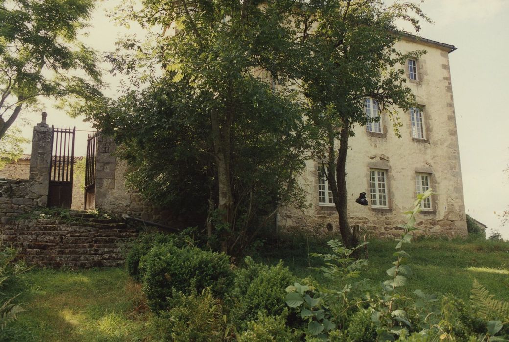 Château de Folgoux : Façade est, vue partielle