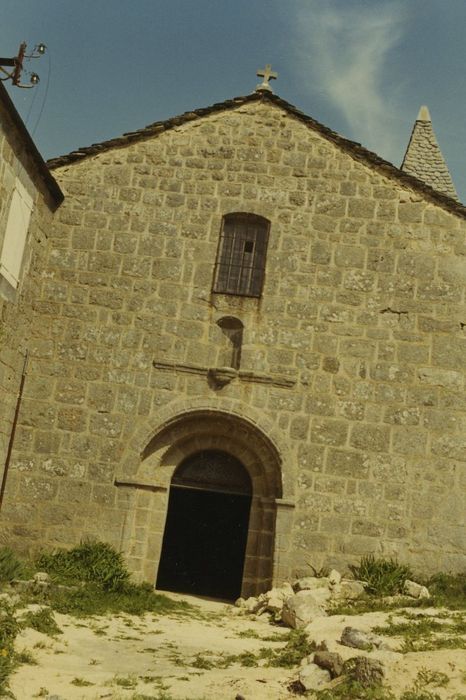 Ancienne église Saint-Voy : Façade occidentale, vue générale