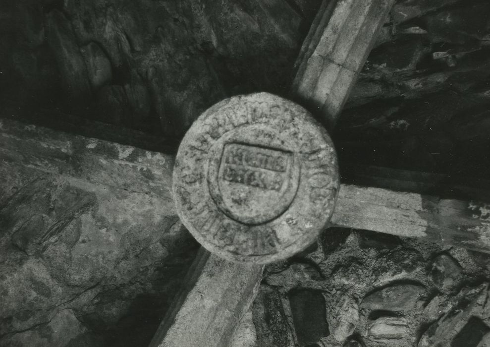 Ancienne église Saint-Voy : Chapelle haute, détail de la clef de voûte