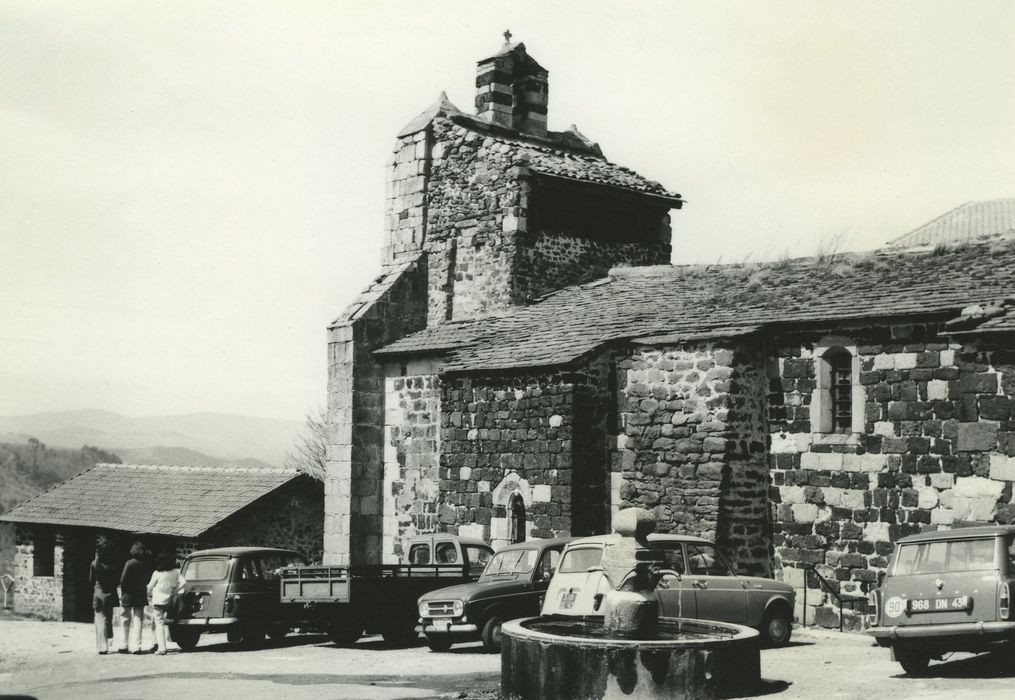 Ancienne église Saint-Jean : Façade latérale sud, vue partielle