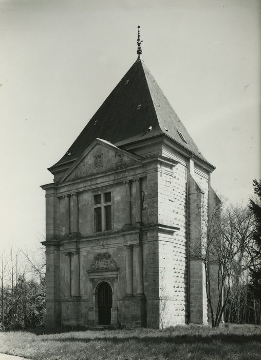 Château : Chapelle, élévations sud et ouest, vue générale