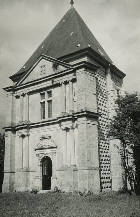 Château : Chapelle, élévations sud et ouest, vue générale