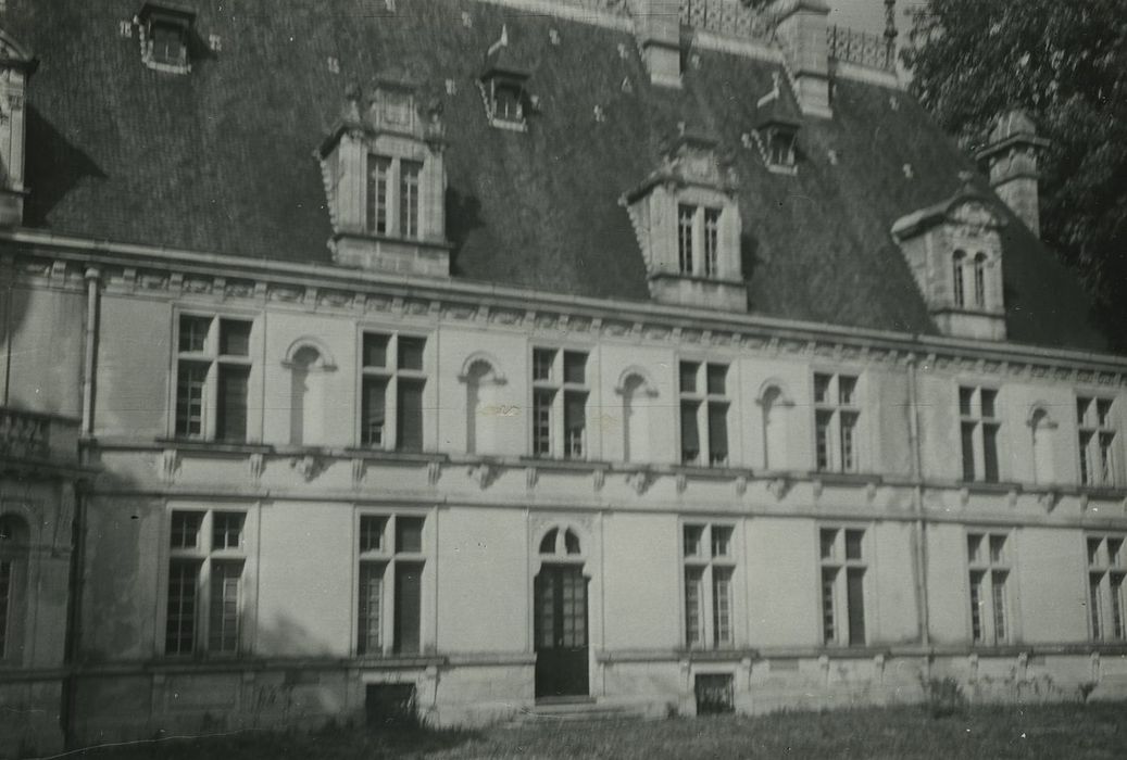 Château : Façade sud, vue partielle