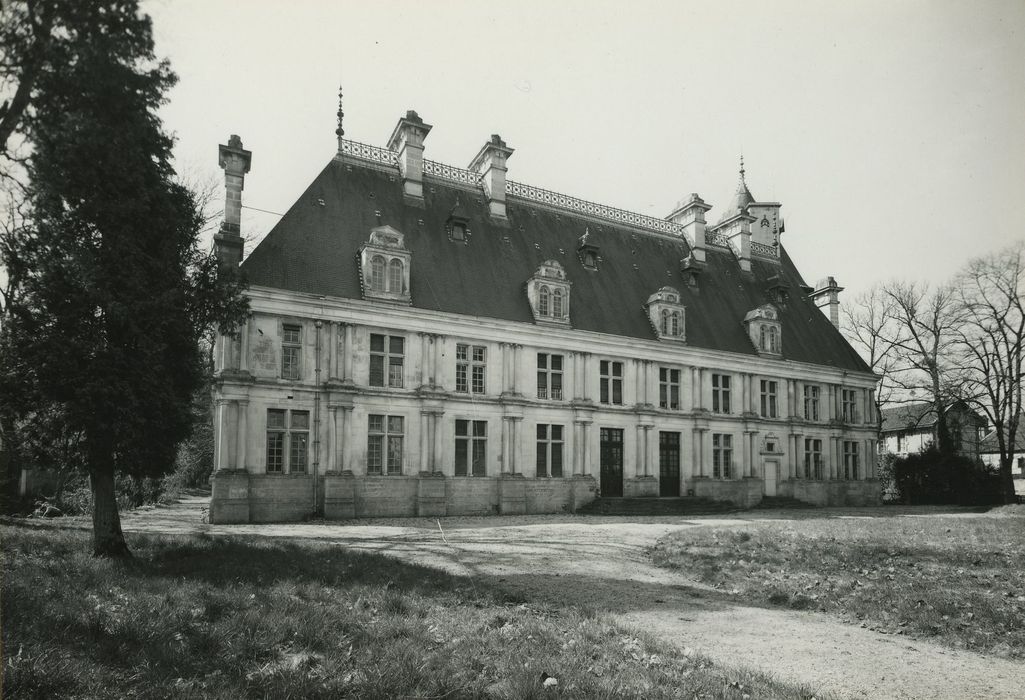 Château : Façade nord, vue générale