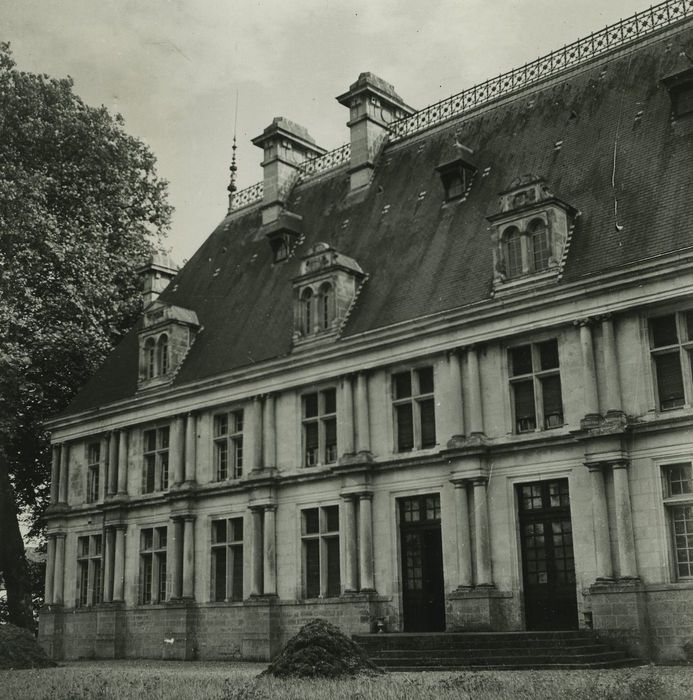 Château : Façade nord, vue partielle