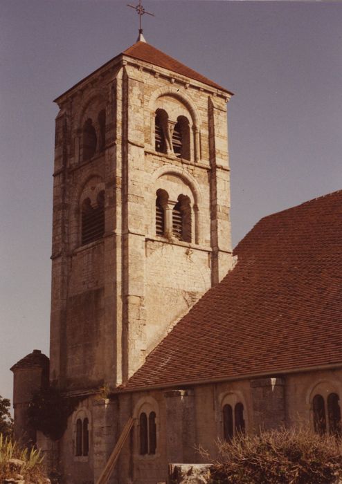 Eglise paroissiale : Clocher, élévations nord et ouest, vue générale