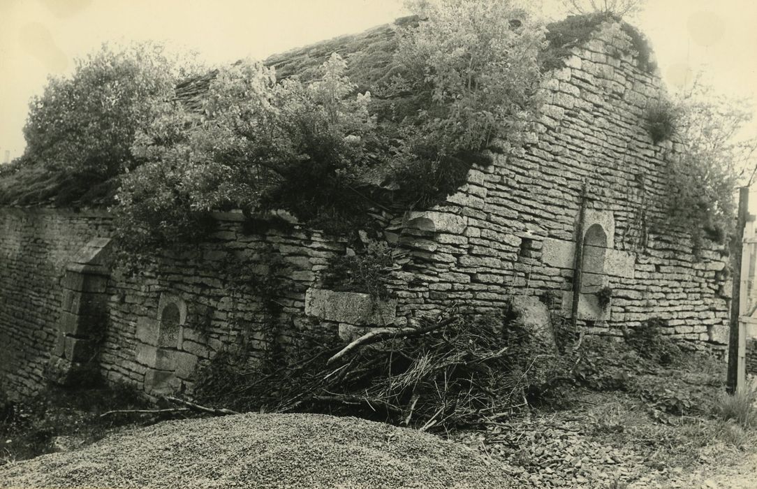 Hôpital (ancien) : Salle des malades, façades nord et est, vue partielle