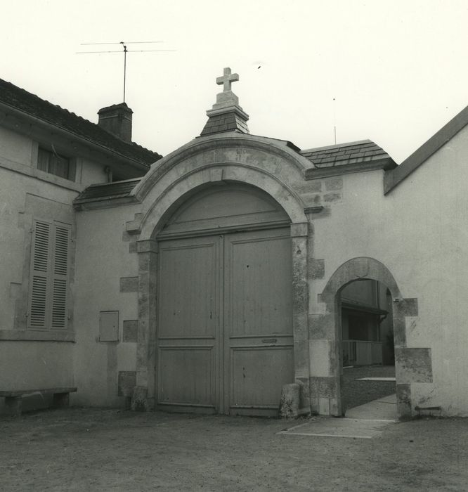 Hôpital Saint-Sauveur : Portail, vue générale