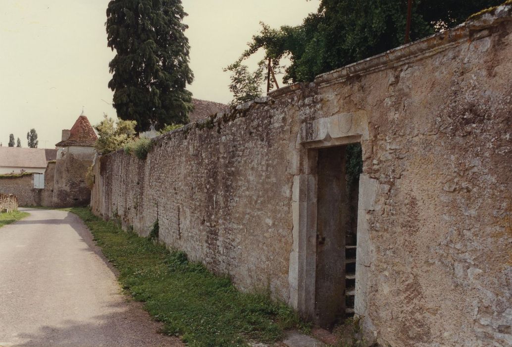 Hôtel Coeurderoy : Mur de clotûre est du jardin rattaché à l’hôtel