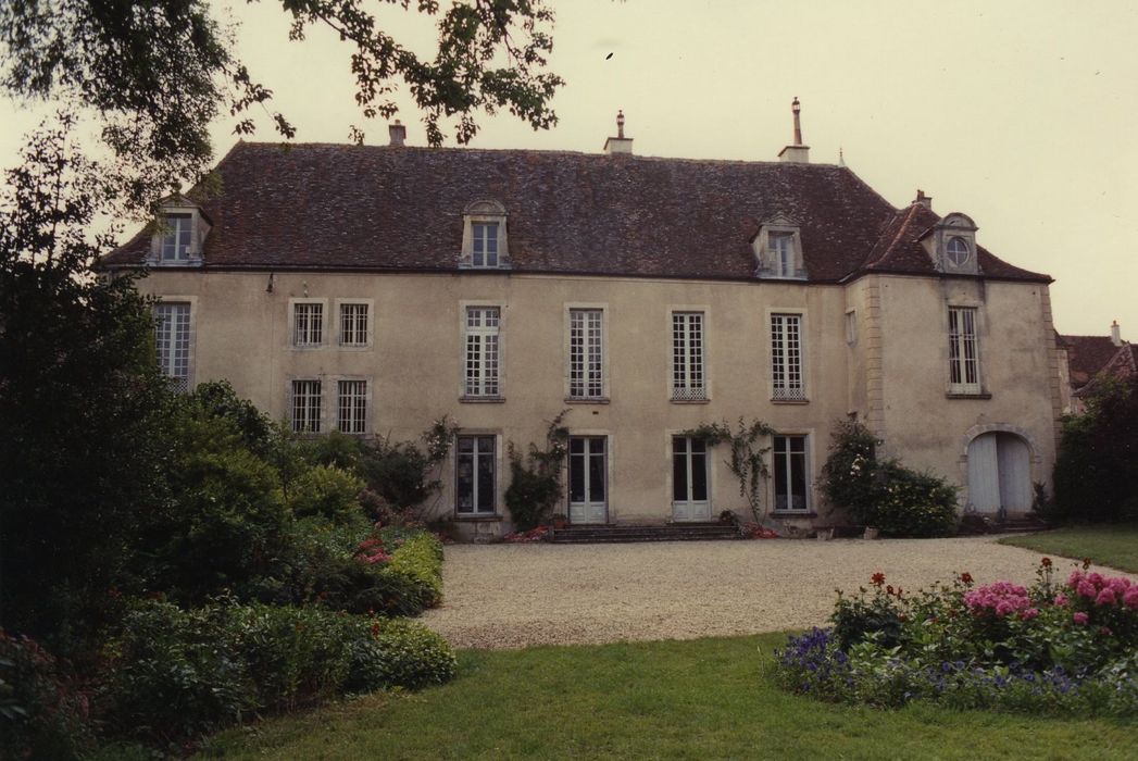 Hôtel Coeurderoy : Façade sur jardin, vue générale