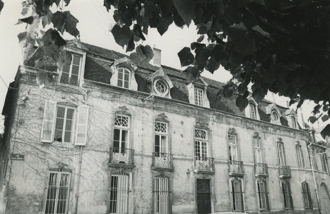 Hôtel particulier : Façade est, vue générale