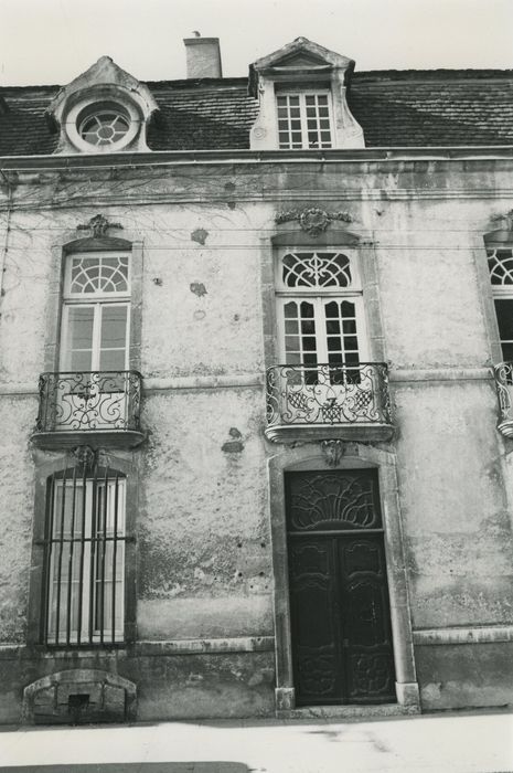 Hôtel particulier : Façade est, vue partielle