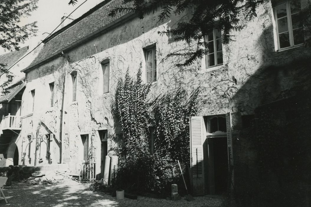 Hôtel particulier : Façade postérieure, vue partielle