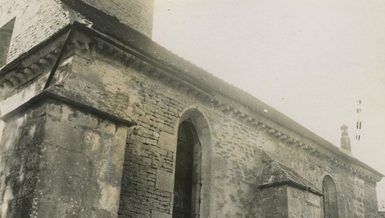 Eglise paroissiale : Façade latérale nord, vue partielle