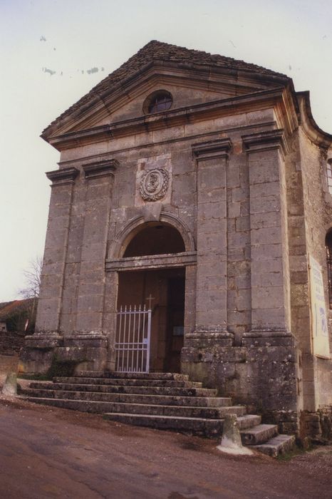 Eglise Saint-Barthélémy : Façade occidentale, vue générale