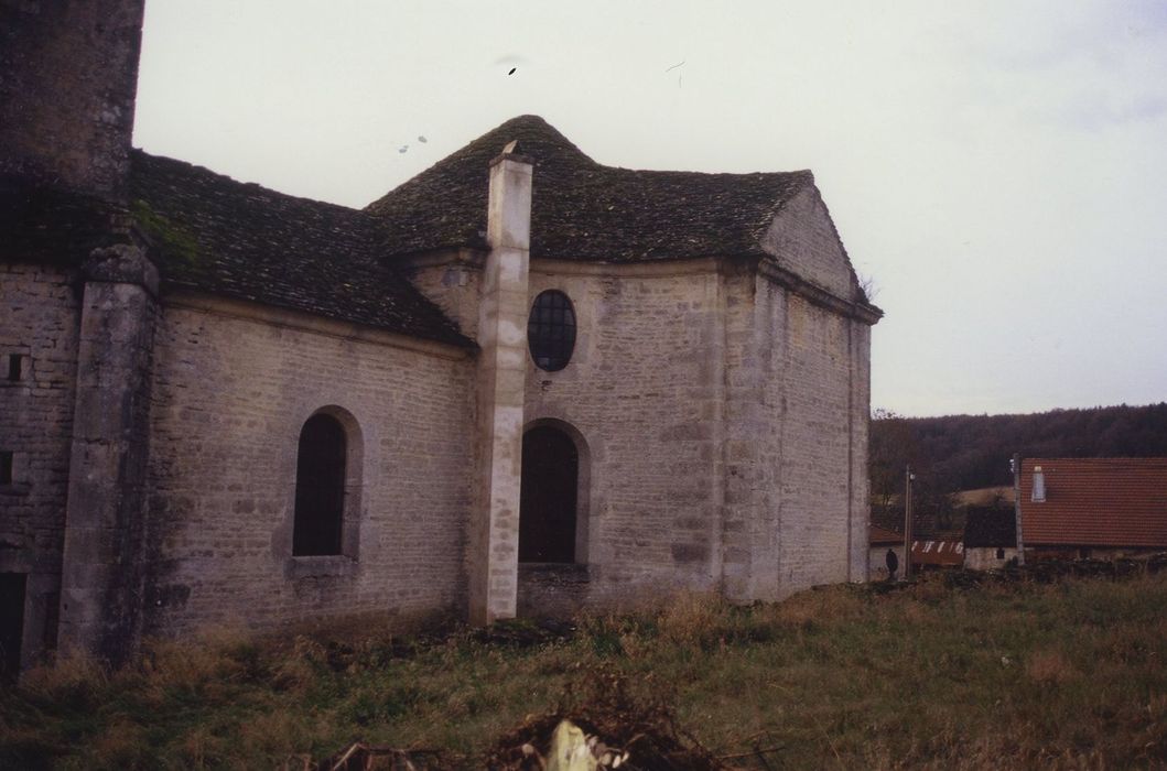 Eglise Saint-Barthélémy : Façade latérale nord, vue partielle