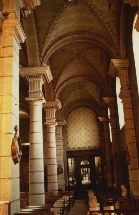 Eglise Saint-Maurice : bas-côté ouest, vue générale